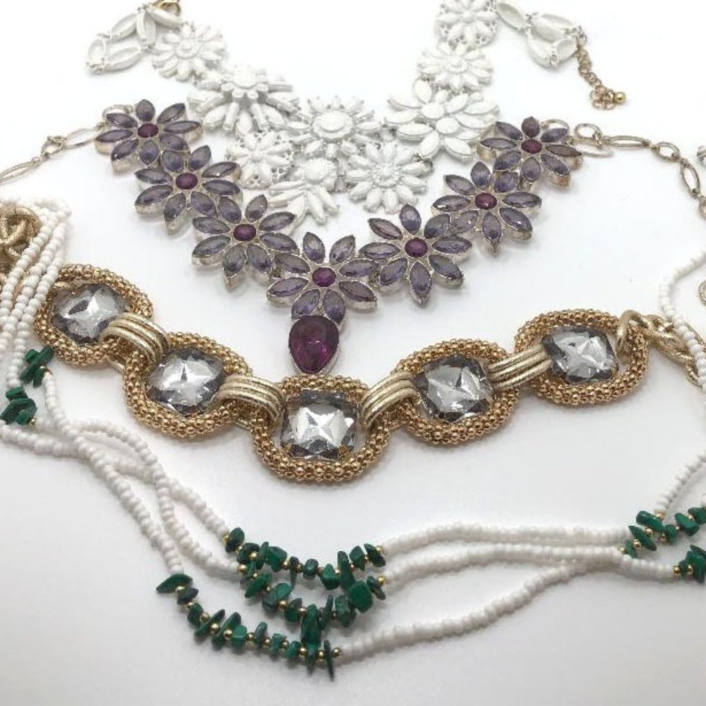 Lot Of Chunky Choker Necklaces 18$
